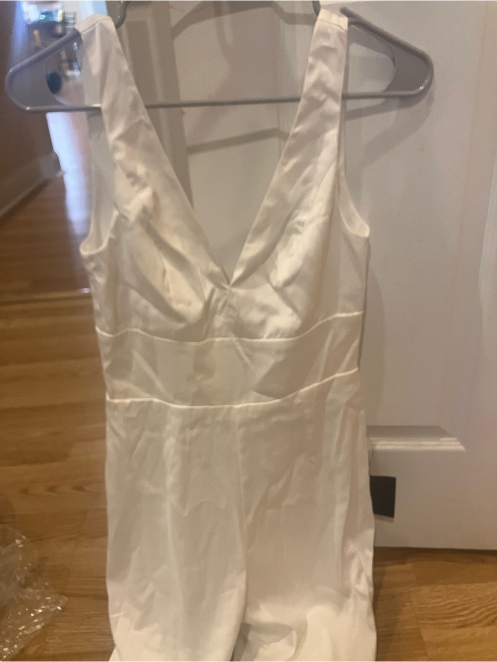 Lulu's white Sleeveless V-Neck Jumpsuit! With bow! - Picture 3 of 11